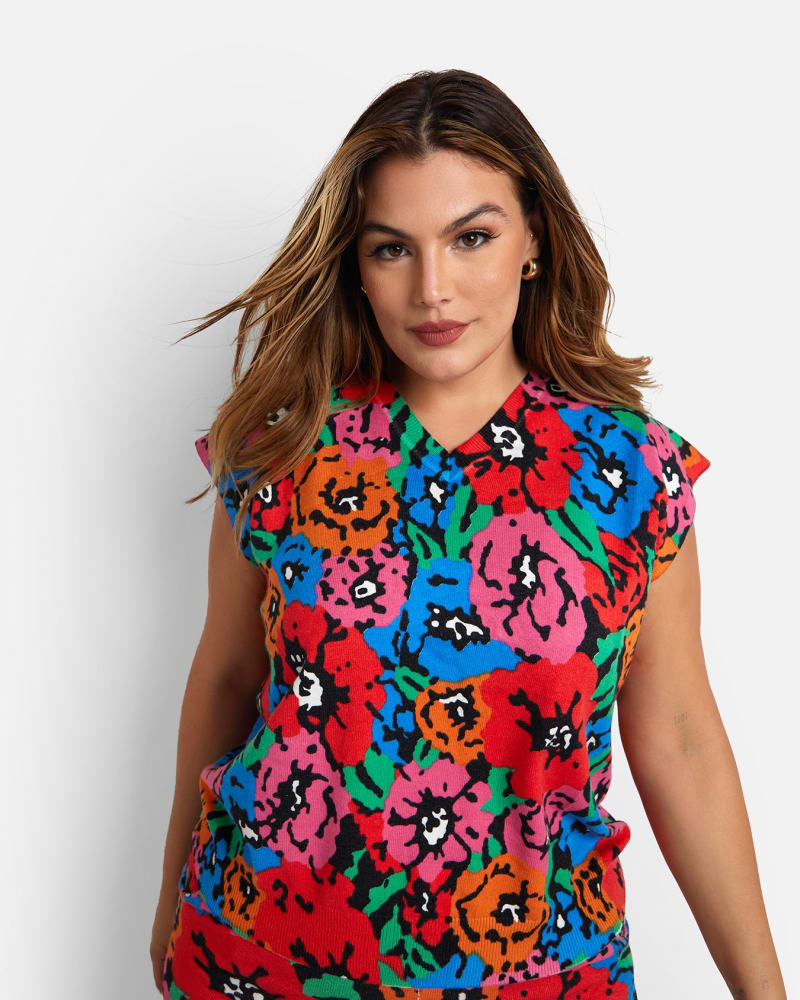 Side of a model wearing a size 4X Rikki Knit Floral Print Sleeveless Top in Multicolor by Rebdolls. | dia_product_style_image_id:321428